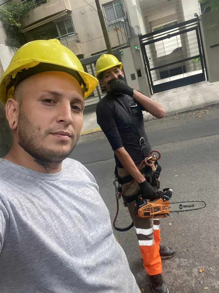Equipo de Krynski equipado para trabajo en altura